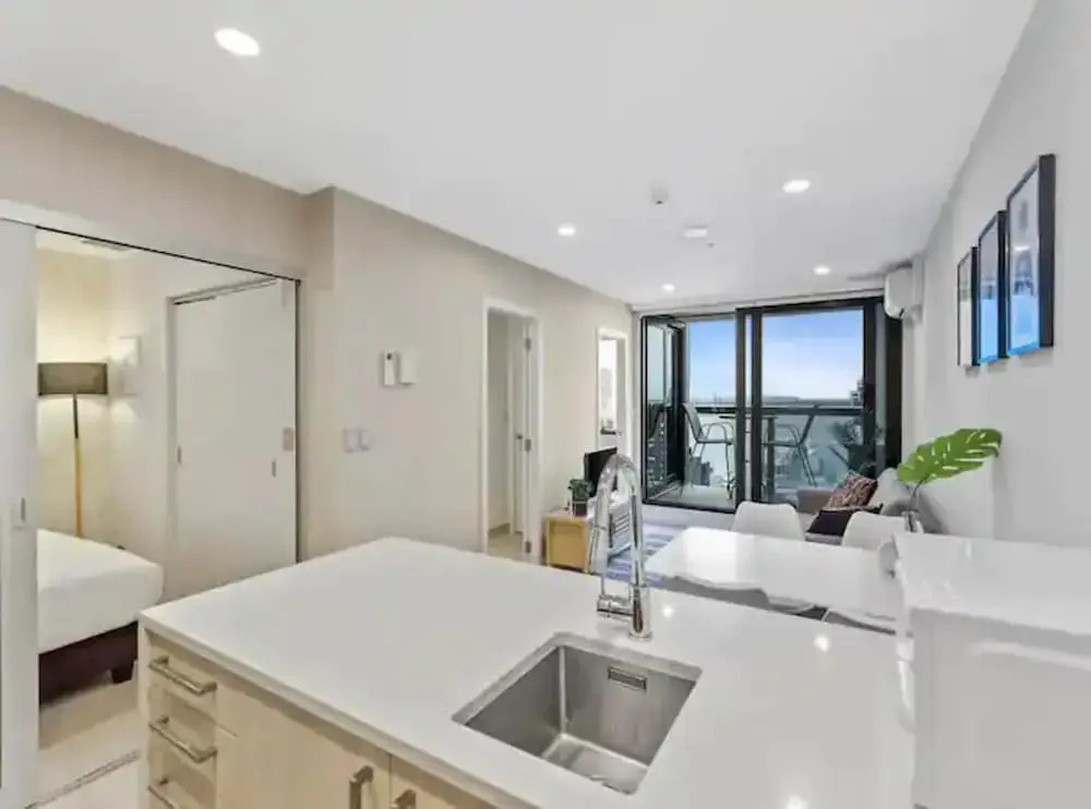 Stunning 2BR w/ Views Near Sky Tower- Zodiak Stays