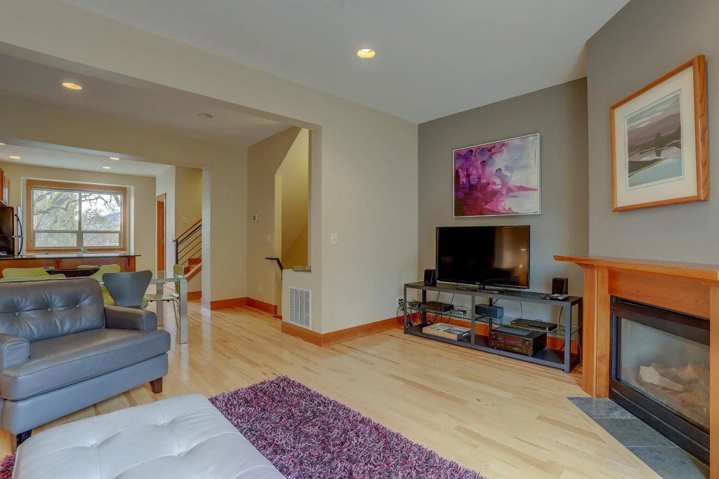 Spacious B2 Townhome with Fireplace and BBQ on the Deck by RedAwning