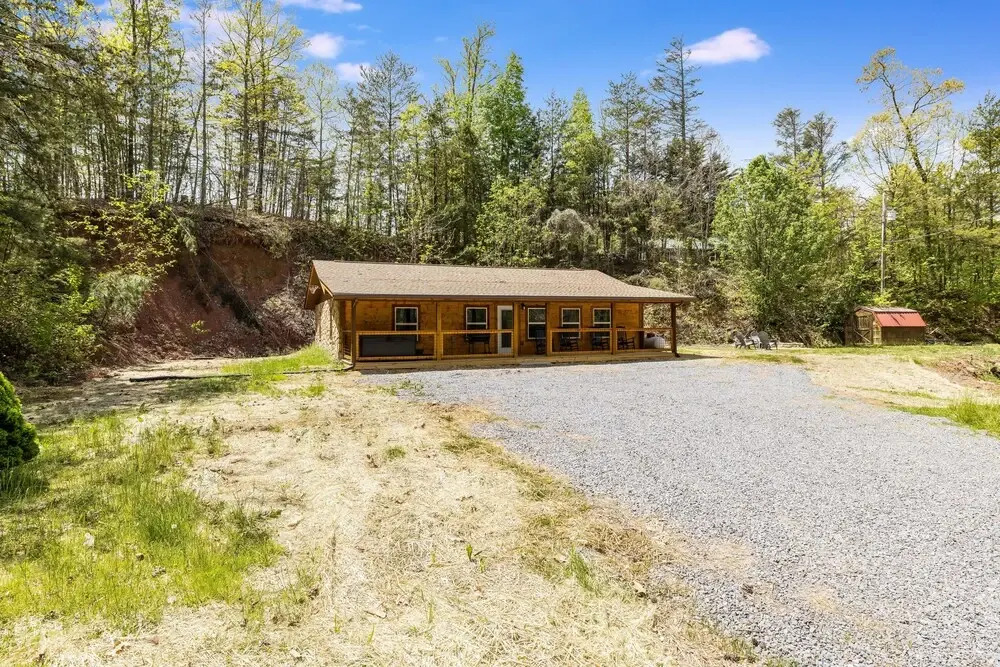 The Orange Cottage 2 Bedroom Cabin by Redawning