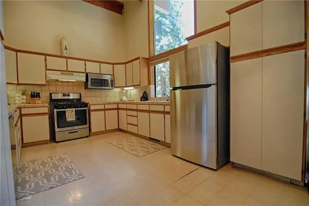 Walk to Lake! Large Home With Private Hot Tub, Yard Games and Lake Views! -sandy Shores Villa #182