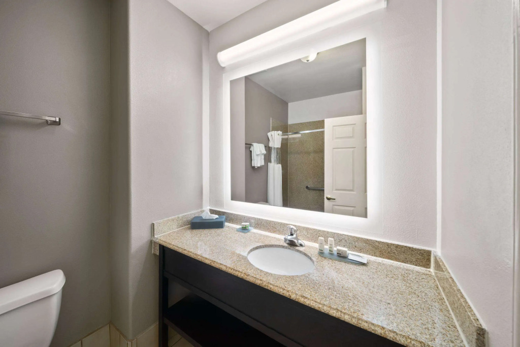 La Quinta by Wyndham Deer Park