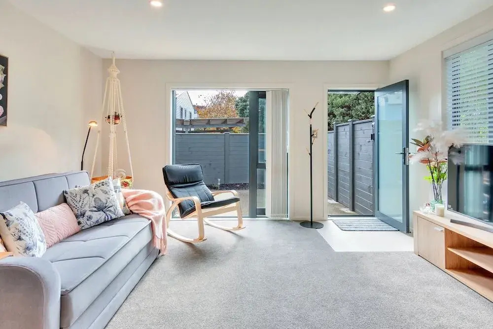 Beautifully Styled 2BR w 2 Carparks & Aircon