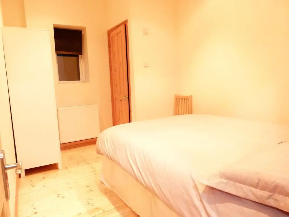 SS Property Hub - Family Apartment Kensington