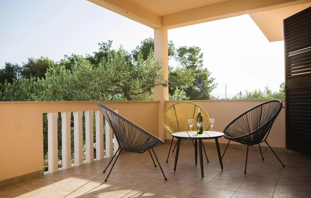 Amazing Home in Sutivan with Hot Tub, WiFi & 3 Bedrooms