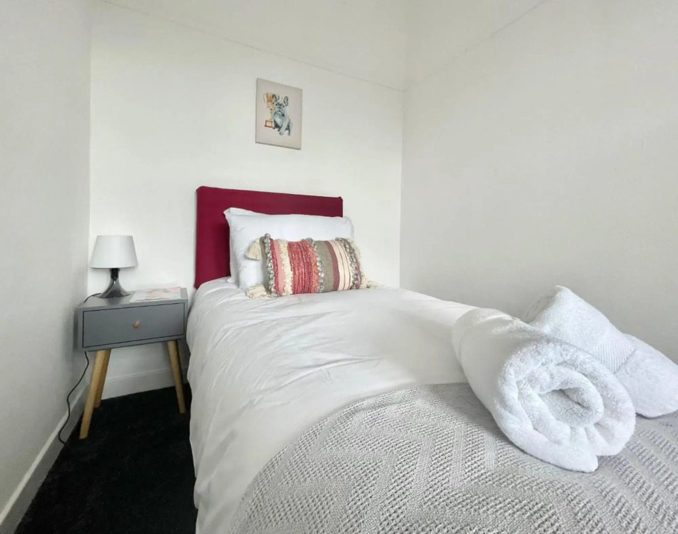 3 bed apartment in Glasgow