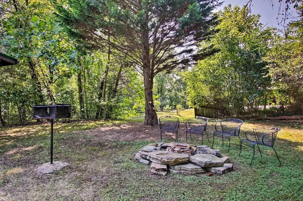 Charming Pigeon Forge Cabin w/ Private Hot Tub!