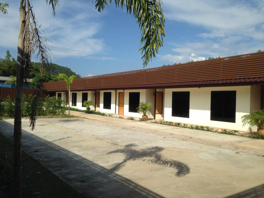 3 Bees Resort