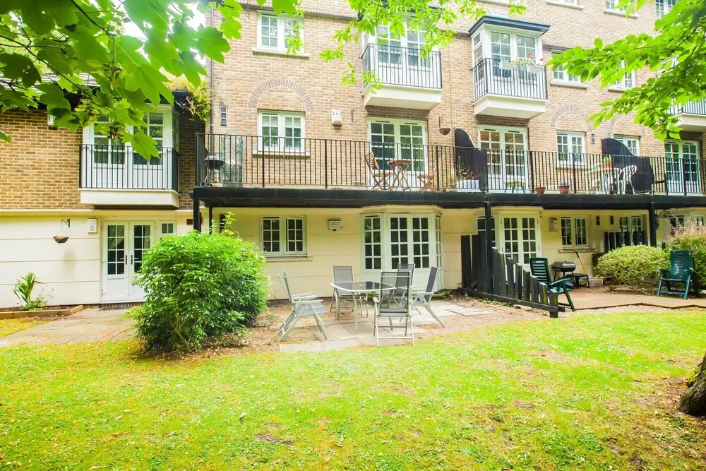 Wimbledon 2 bed 2 Bath Apartment
