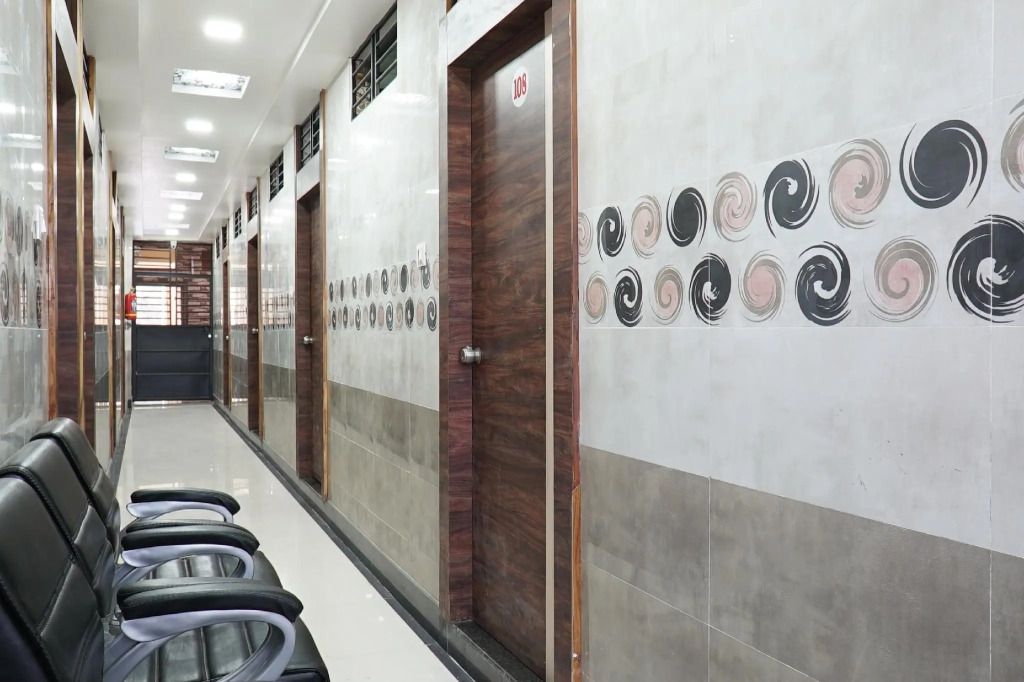OYO 30952 Hotel Om Sai Leela