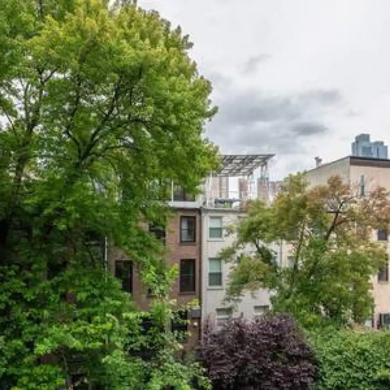 444-2e Modern 2BR Hell s Kitchen