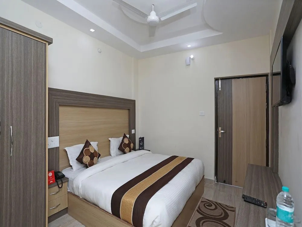 OYO 15375 Hotel KSS Inn
