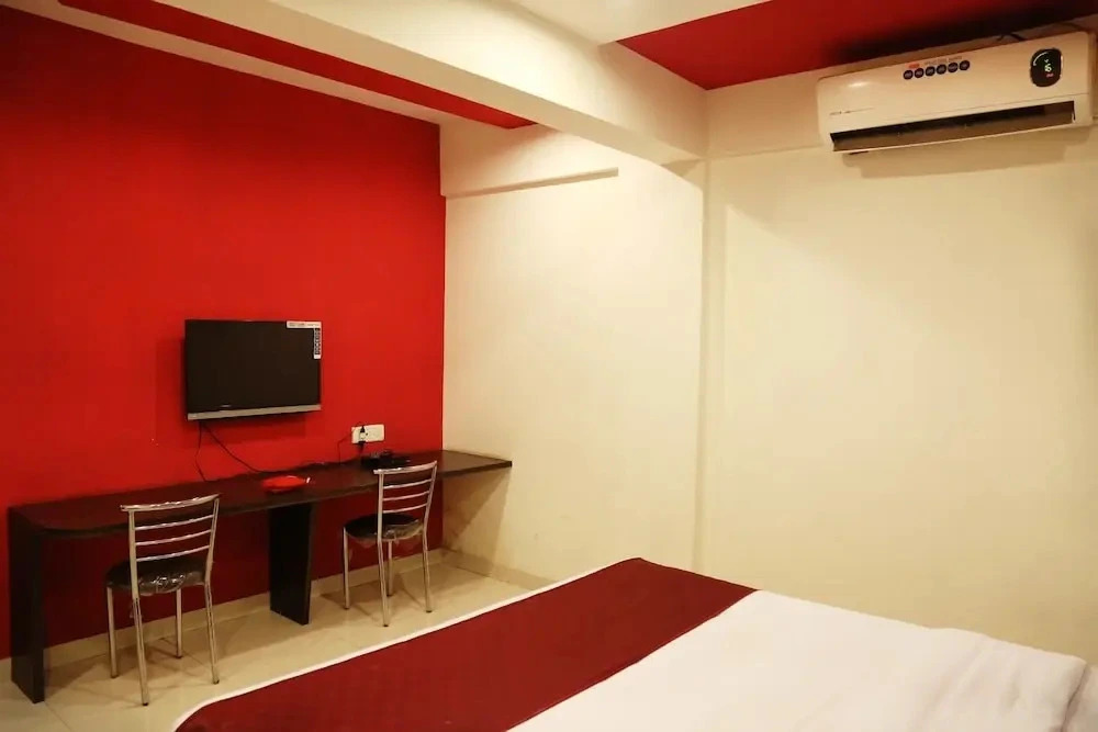 Hotel Crystal Court