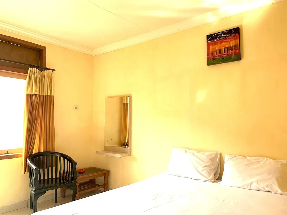 Hotel O Wisma Phinisi Syariah Near Mall of Pinrang Sejahtera