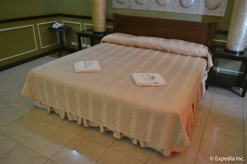 Tagaytay Country Hotel