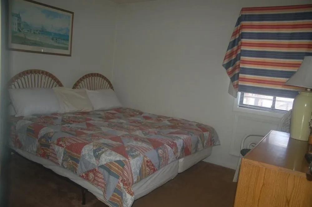 Crescent Beach Villas, Villa 207 - 2 Br Condo