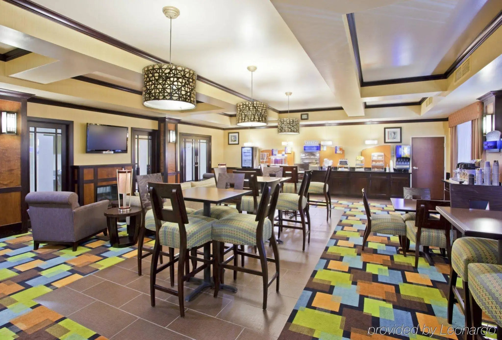 Holiday Inn Express & Suites Van Wert by IHG