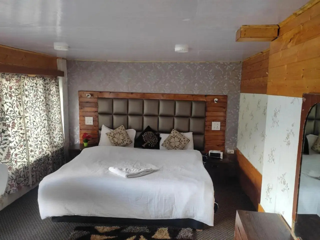 Hotel White House