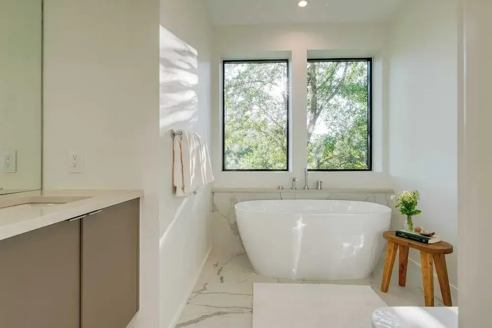 Modern East Austin Home w/ Pool, Near Downtown & Lady Bird Lake Casa 1803 by Avantstay