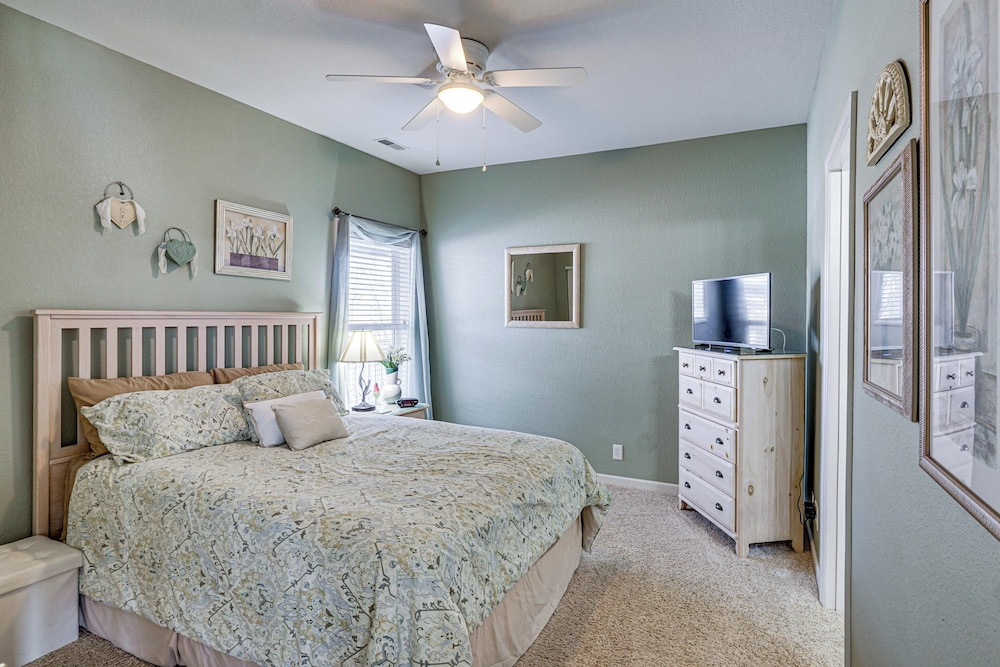 Lake View + Pool Access: Waterfront Ozark Escape!