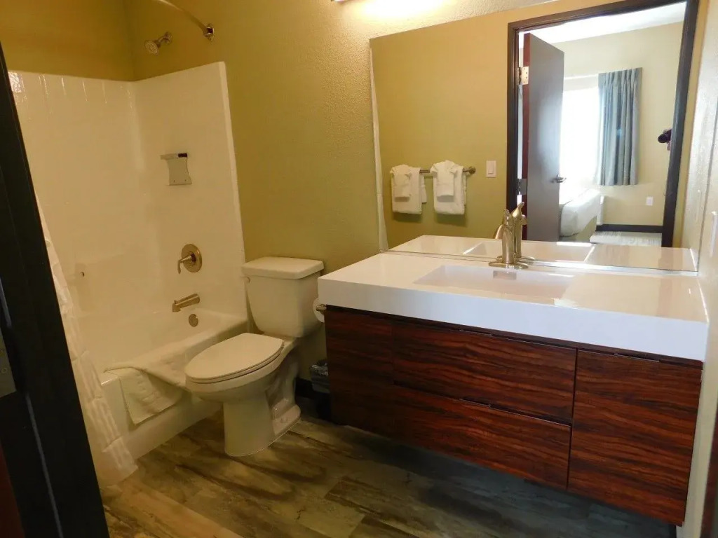 Island Suites