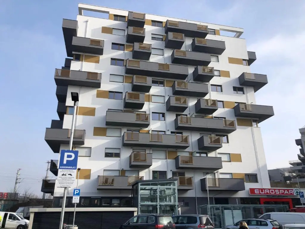 Modern airconditioned city apartment close to VIC