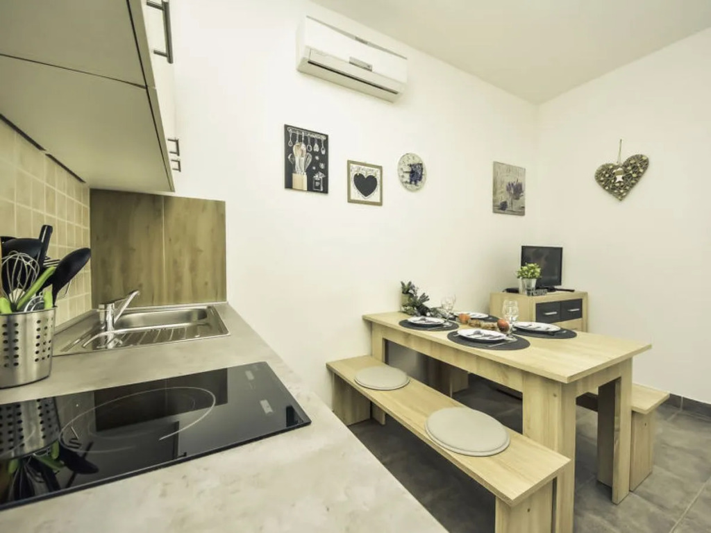 Apartment Snježana Karlobag 28020