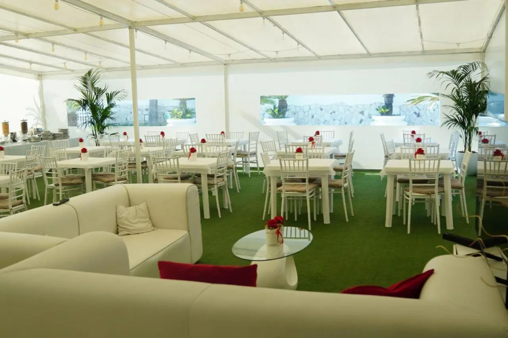 Bee Queen Hotel