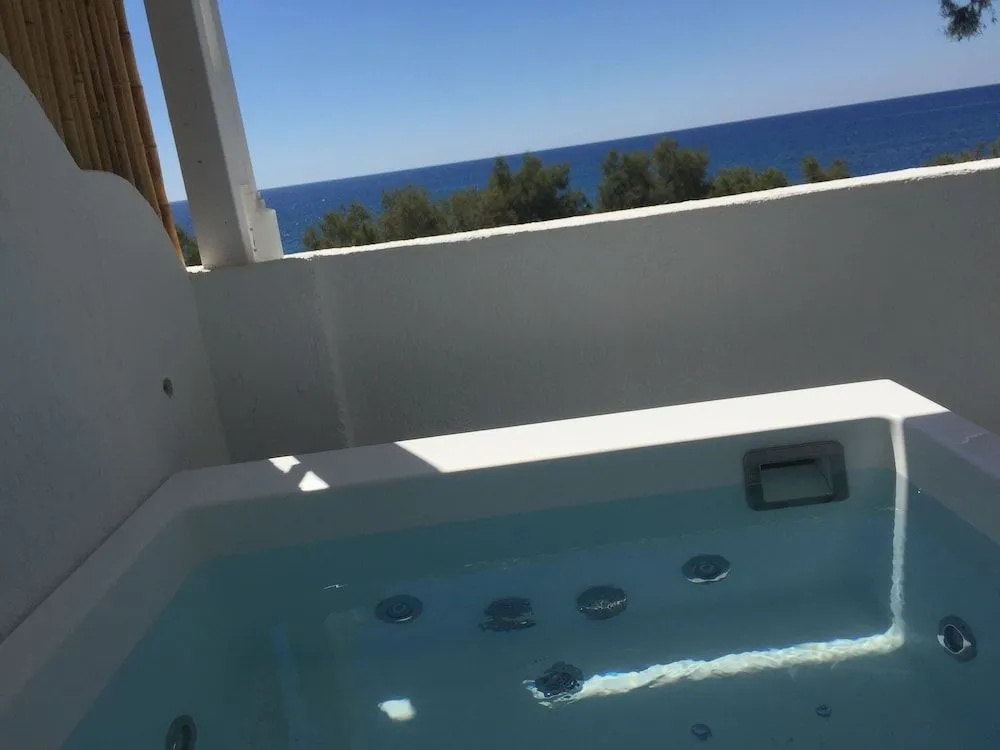 Sea La Vie Beachfront Suites