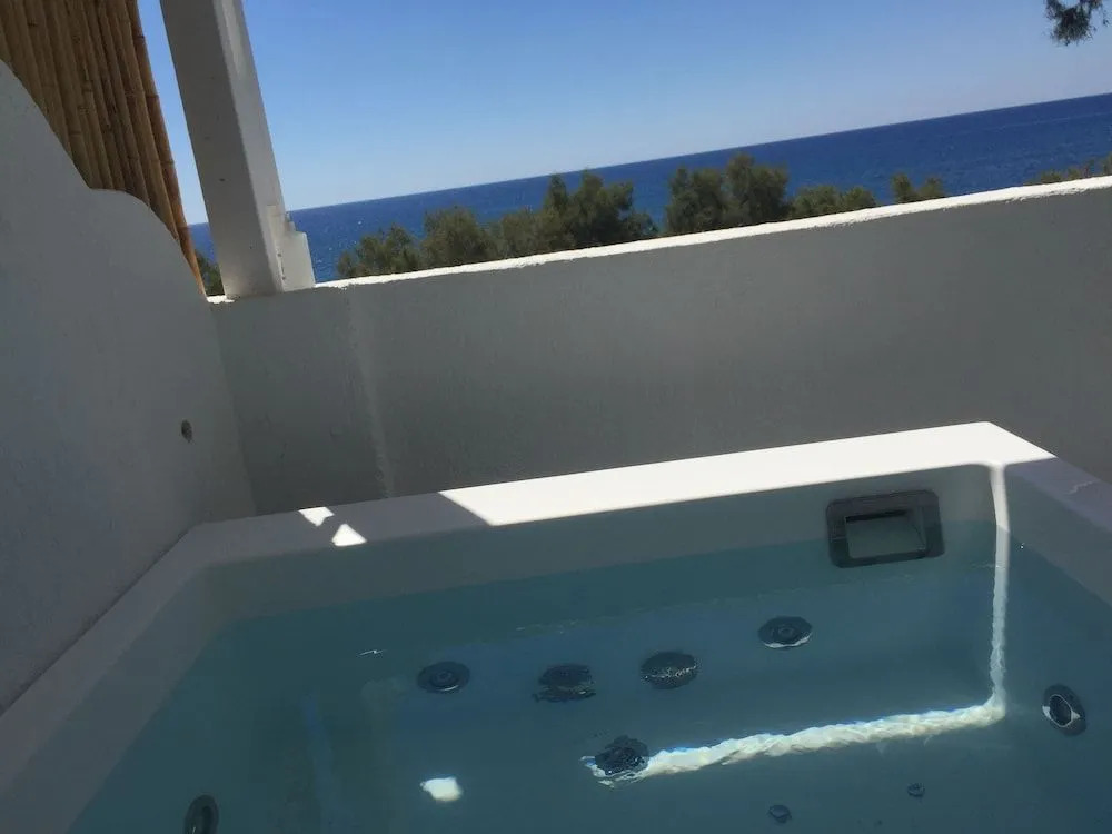Sea La Vie Beachfront Suites