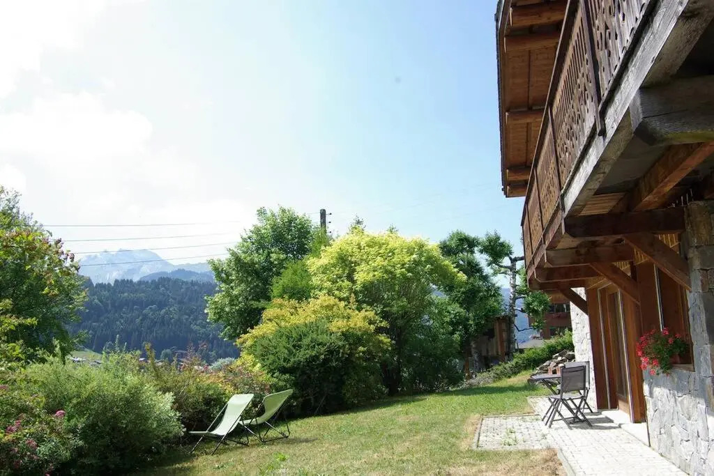 Appart Saint-Antoine Morzine vue soleil jardin calme parking 2 à 4 pers
