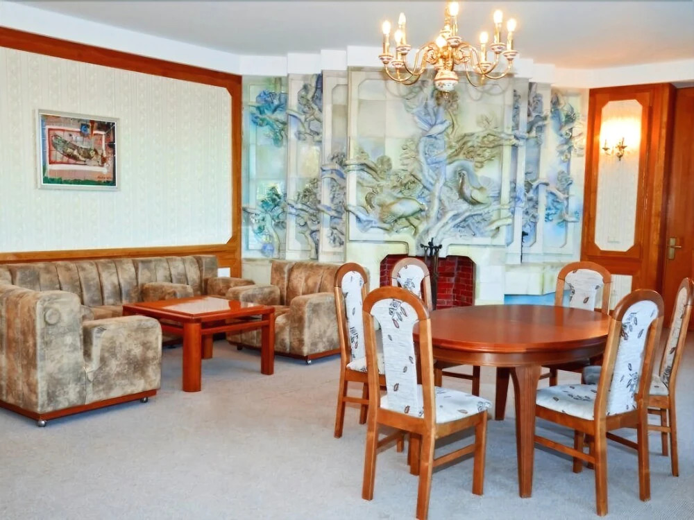 Auska Hotel