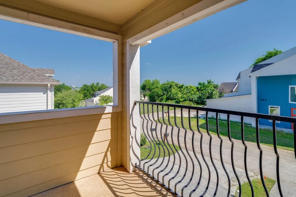 Boating, Fishing & Poolside Fun! Montgomery Escape