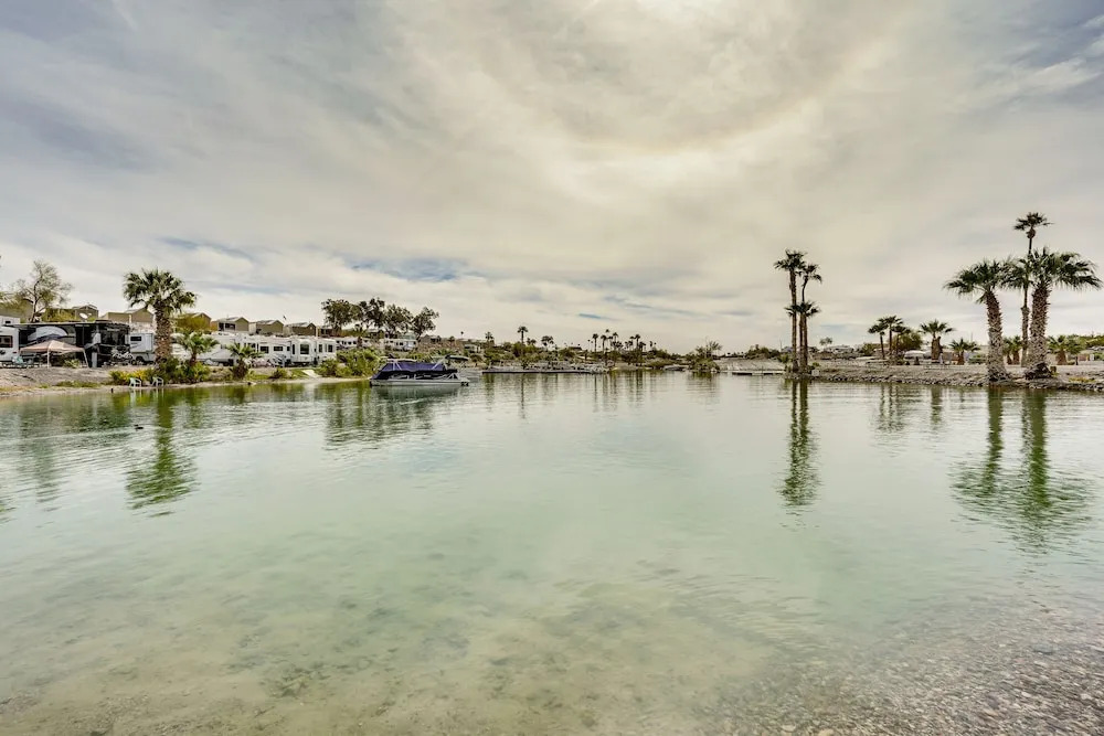 Pet-friendly Lake Havasu City Home w/ Fire Pit!