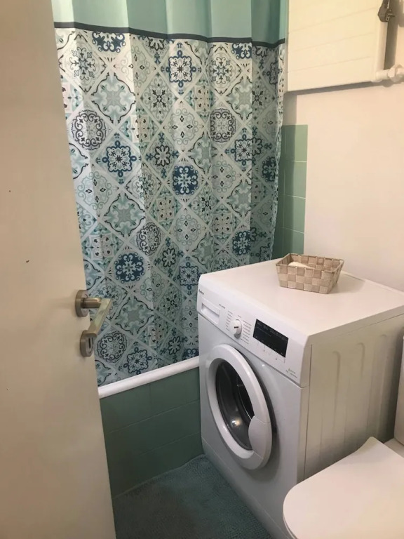 Athens Apartment 1-min Walk to Metro