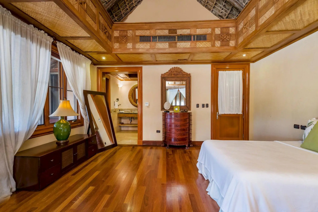 Spectacular 7.500 sq. ft. villa in Cap Cana for rent – Access to Eden Roc Beach Club, pool, chef, butler, maid