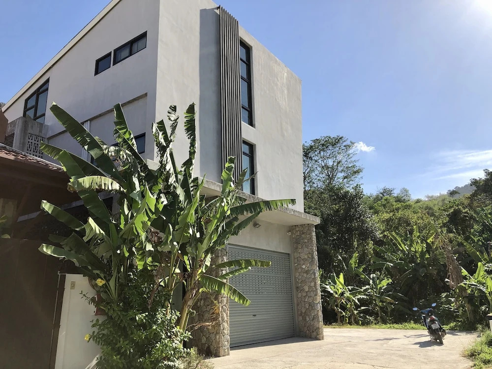 Luxury 3 Bedroom Pool Villa Angle