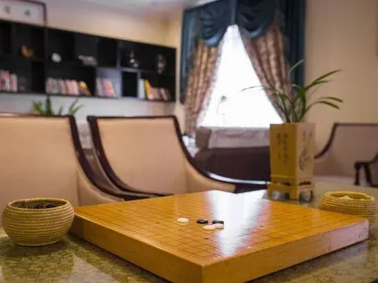 Yu Hill Hotel (Guilin Arctic Square)