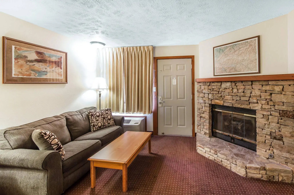 Quality Inn & Suites at Dollywood Lane