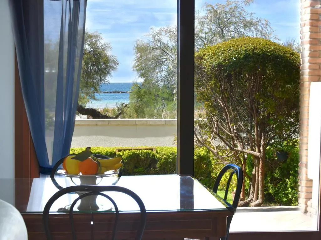 Beach-front boutique apartment Lido 113