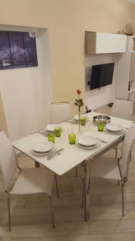 Karina House-check in H 24