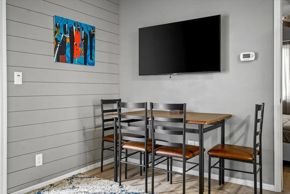 10 Chelsea Place 1 Bedroom Condo by RedAwning