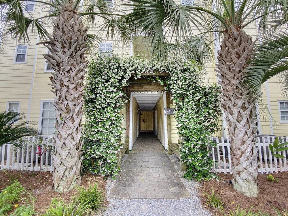 Highview (Sunseekers 7) - 3 Br condo by RedAwning