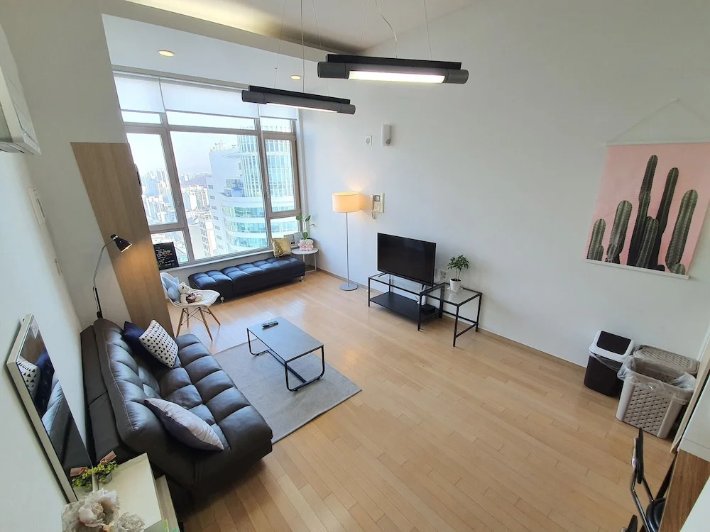 Jia's Spacious Sky Loft