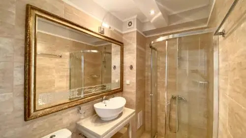 Bratanov Studio in Complex Harmony Suites 8