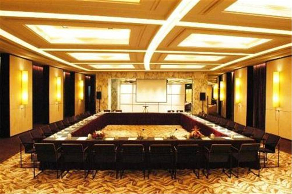 Отель Radisson Red Shanghai Wujiaochang