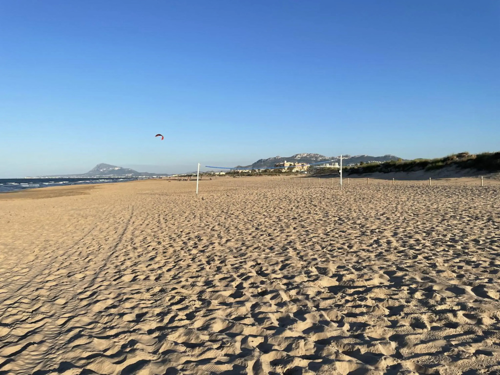 Chalet a estrenar - Playa Oliva Nova. Piscina & Padel