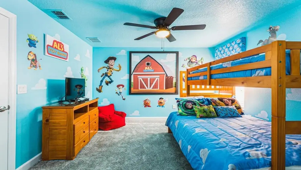 8BR Family Home w Pool Theatre Close to Disney