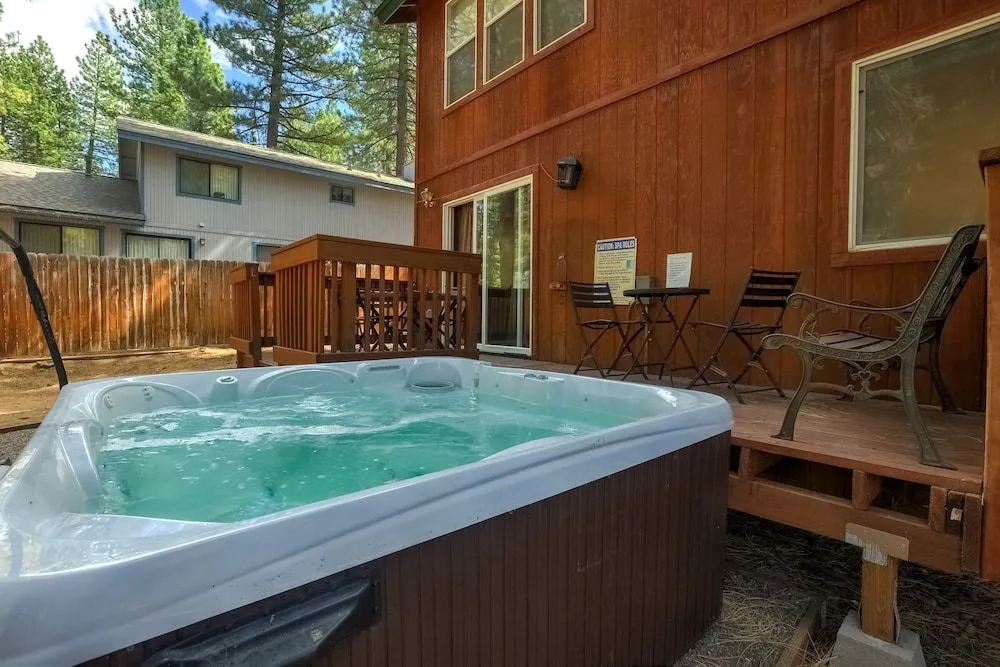 Montgomery Estates Bliss - Hot Tub, Pets, Family Fun!