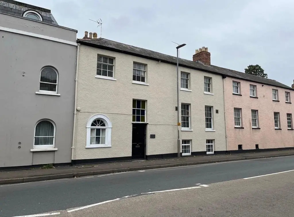 Central Taunton Garden Apartment