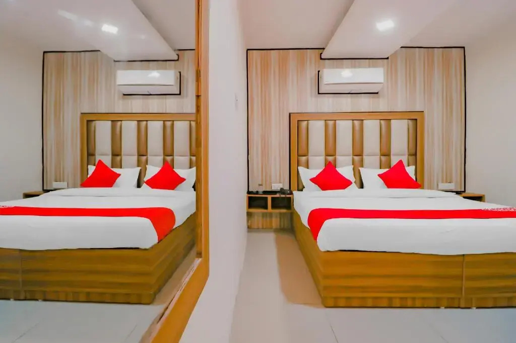 Hotel White Western by OYO Rooms